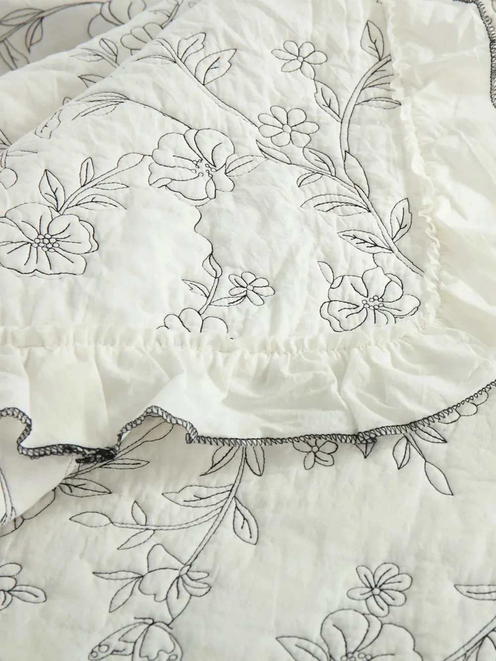 3 PIECE 100% COTTON EMBROIDERED FLORAL RUFFLE LIGHTWEIGHT QUILT BEDSPREAD SET